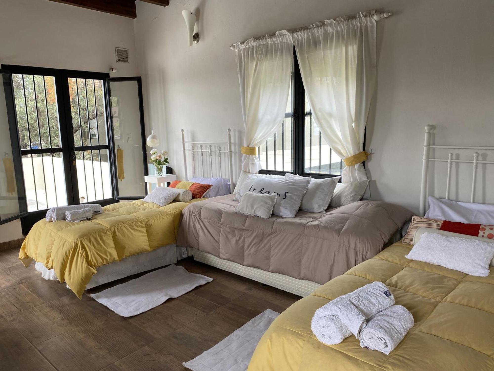 Casa En Chacras De Coria Con Vinedo Y Jacuzzi Holiday home