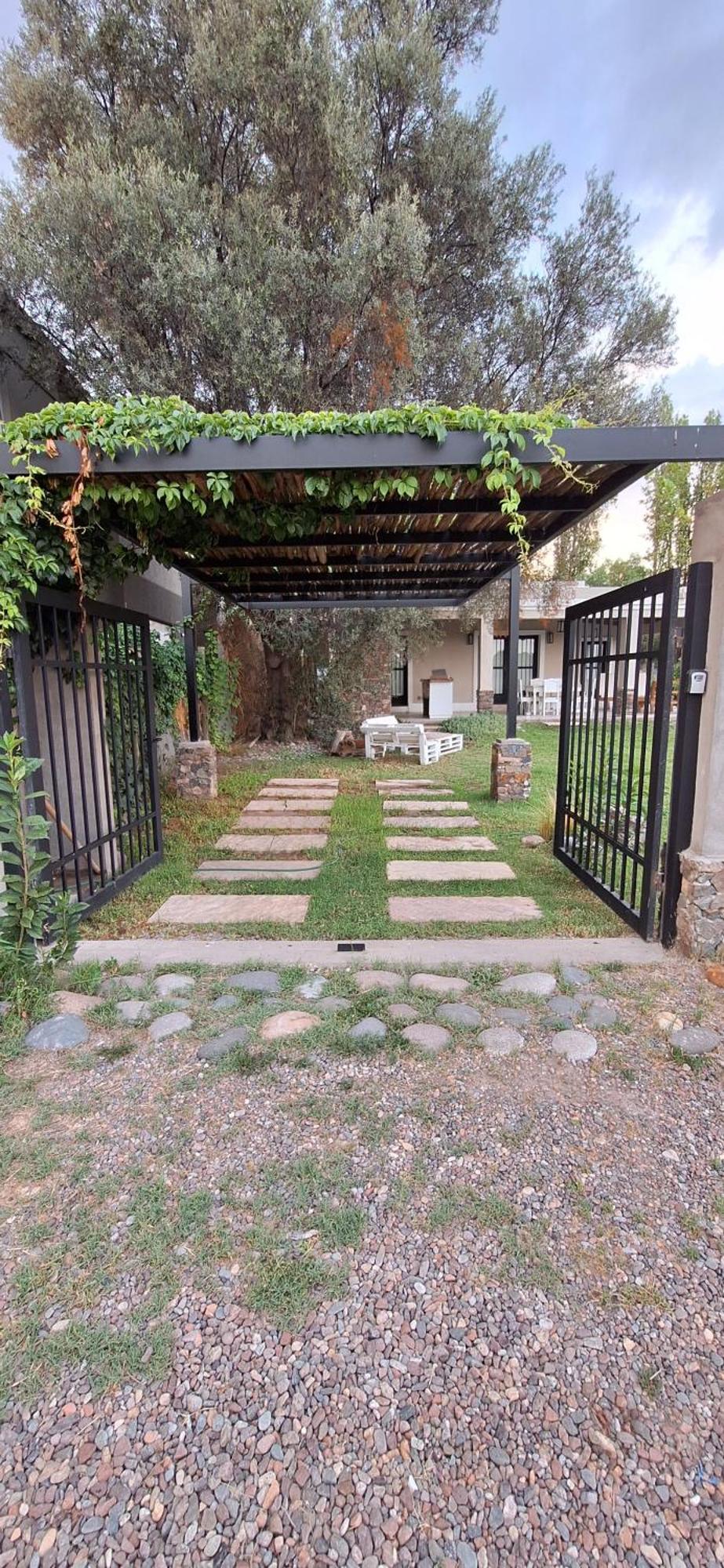 Casa En Chacras De Coria Con Vinedo Y Jacuzzi * Lujan de Cuyo