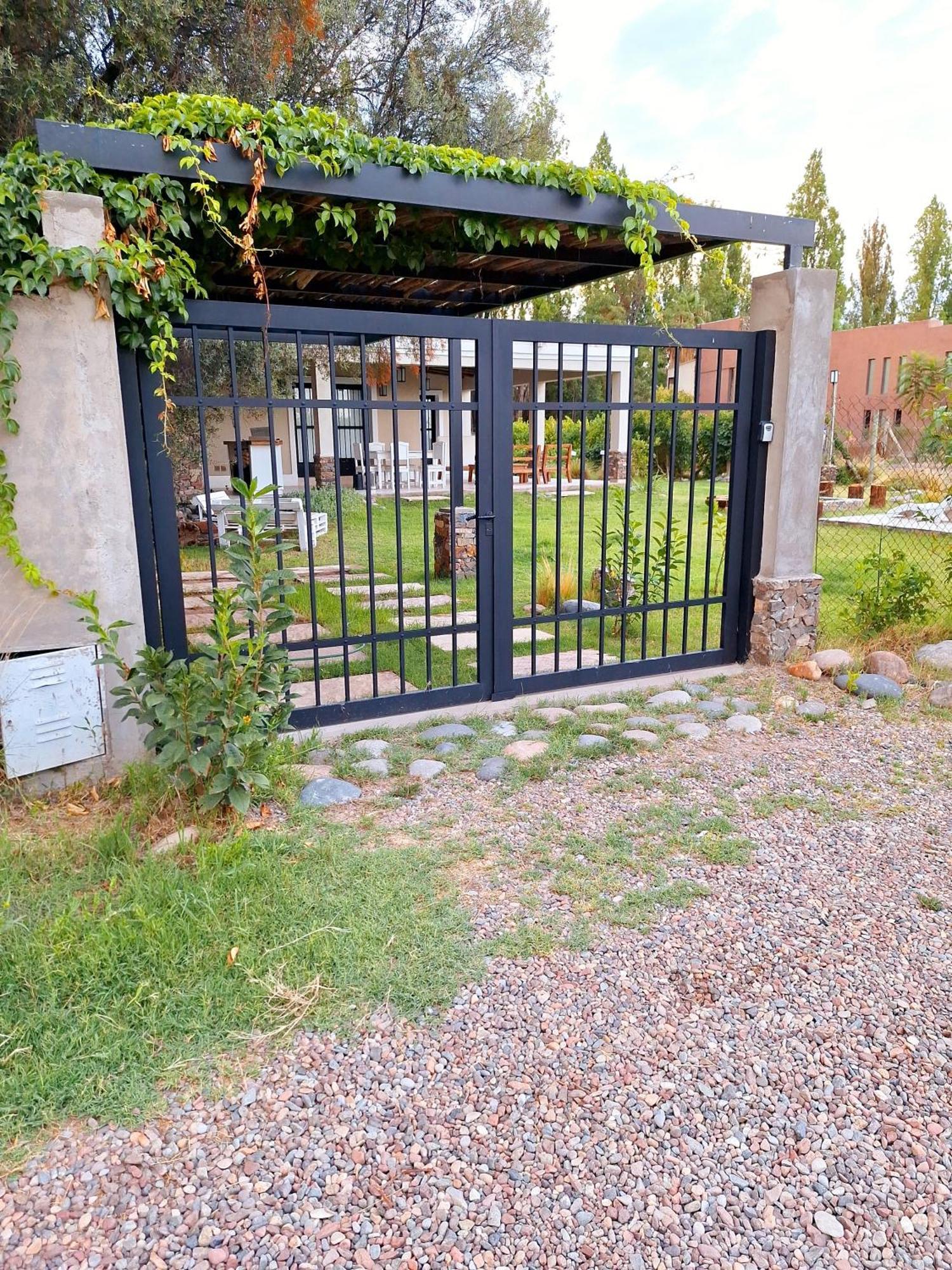 Casa En Chacras De Coria Con Vinedo Y Jacuzzi *